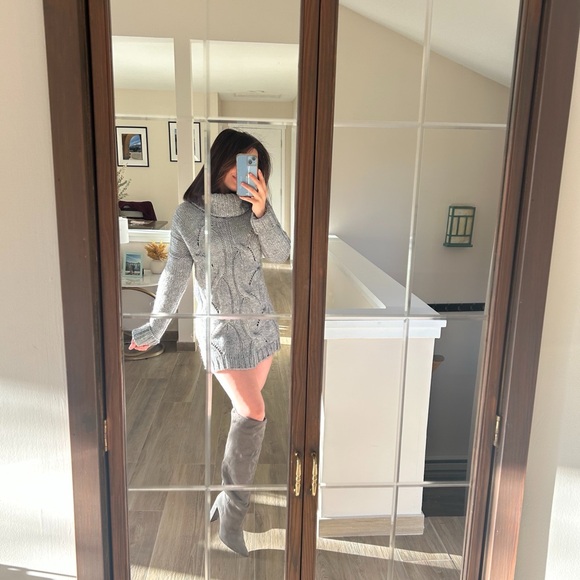 Cozy & Warm Anthropology Heather Gray Chunky Cable-Knit Turtleneck Sweater - Picture 6 of 6